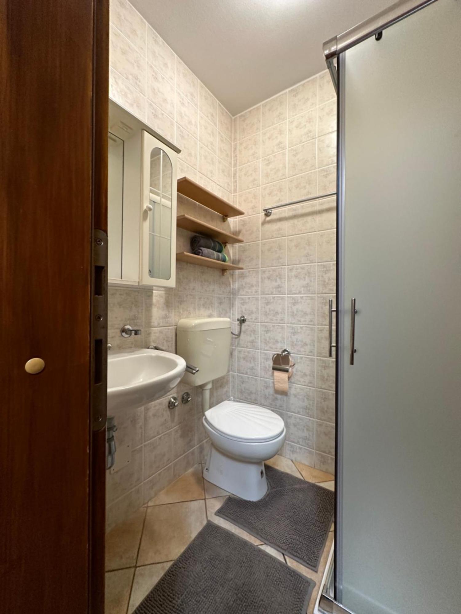 Vacation Home Lucija Slatina  外观 照片