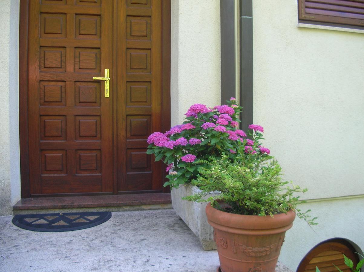 Vacation Home Lucija Slatina  外观 照片