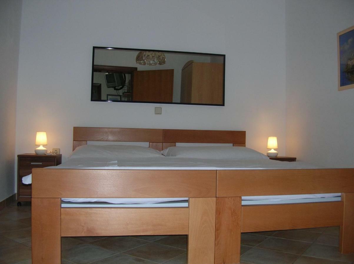 Vacation Home Lucija Slatina  外观 照片