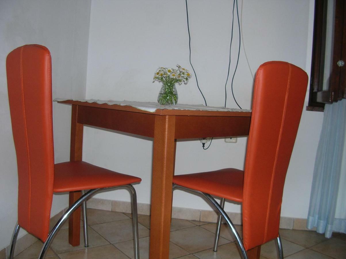 Vacation Home Lucija Slatina  外观 照片